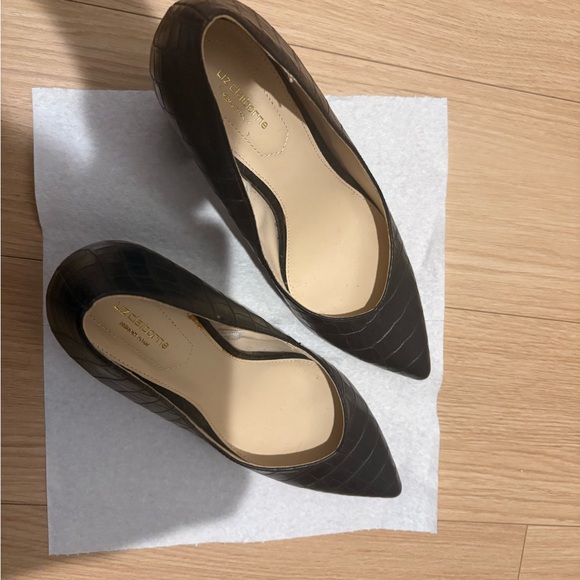 Liz Claiborne Shoes - Liz Claiborne Black Croc-Pattern Heels